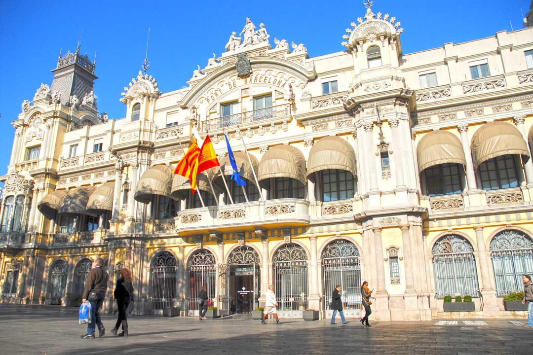 Barcellona-building_of_the_Port