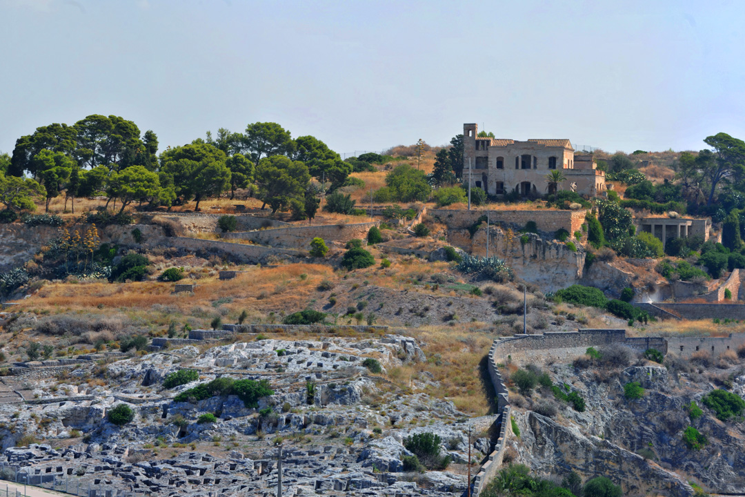 Cagliari-Tuvixeddu_con_villa_Mulas