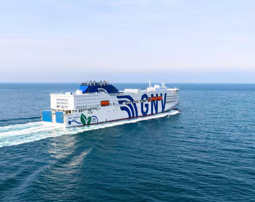 GNV nave aurora in navigazione